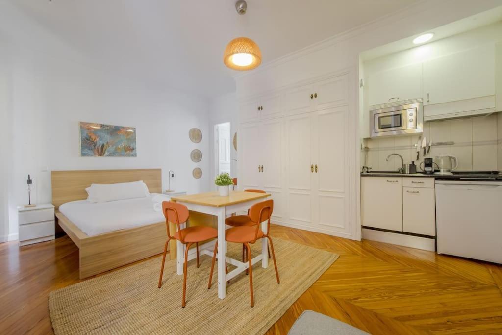 Petite E Chic Loft Para 3 En El Corazon De Madrid Luaran gambar
