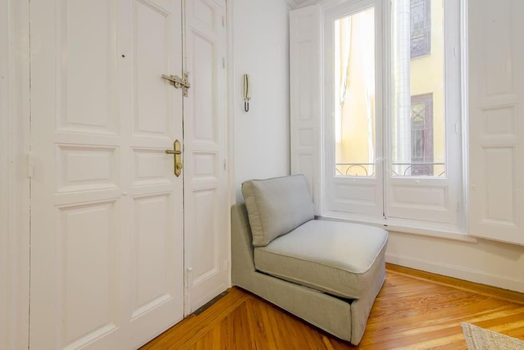 Petite E Chic Loft Para 3 En El Corazon De Madrid Luaran gambar