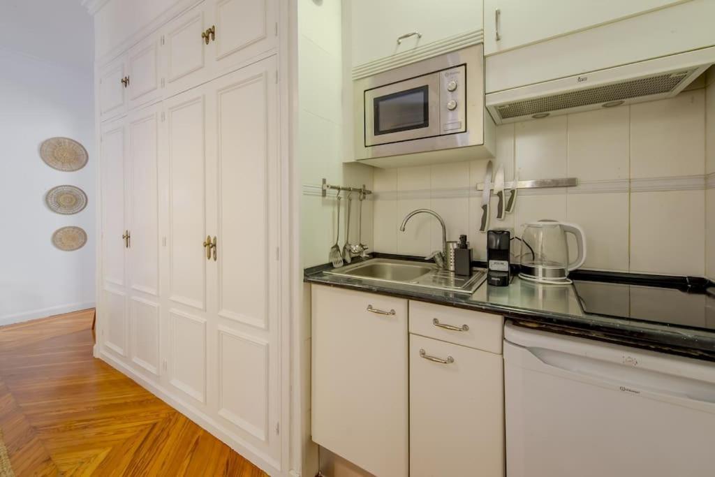 Petite E Chic Loft Para 3 En El Corazon De Madrid Luaran gambar