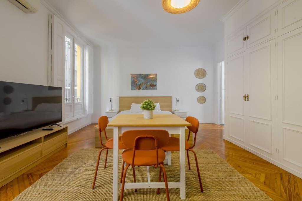 Petite E Chic Loft Para 3 En El Corazon De Madrid Luaran gambar
