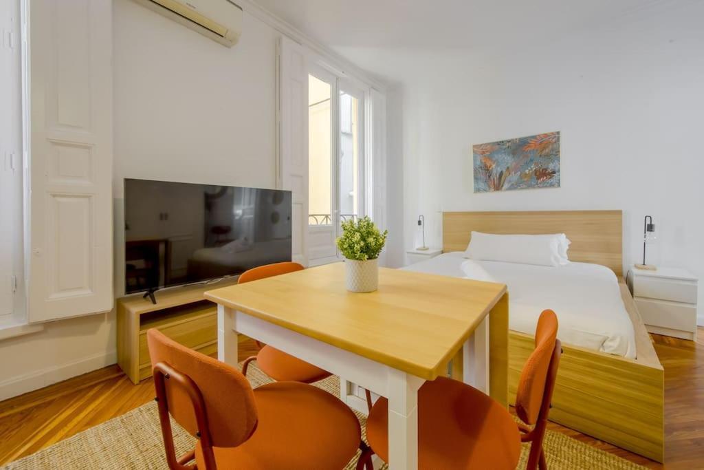 Petite E Chic Loft Para 3 En El Corazon De Madrid Luaran gambar